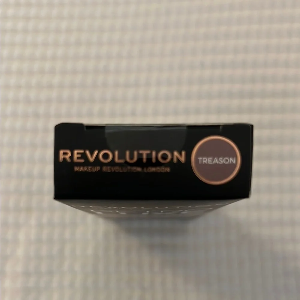Revolution Retro Luxe Matte Lip Kit - Bold Brown - Picture 3 of 3
